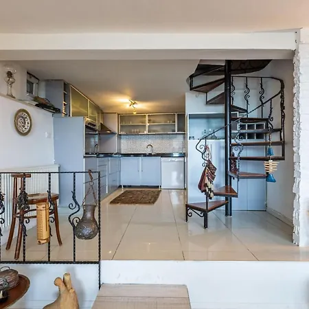Villa Unique House With Tree Inside Near Sea In Maltepe *